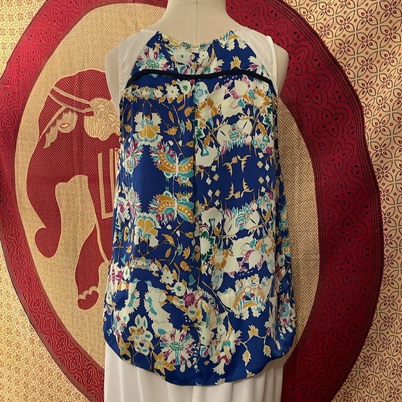 EUC Stitch Fix sleeveless printed keyhole top - Picture 5 of 6